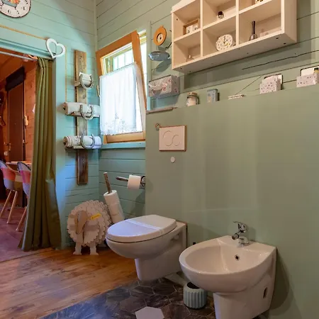 La Tana Dello Scoiattolo - Adults Only ベッド・アンド・ブレックファスト Murazzano