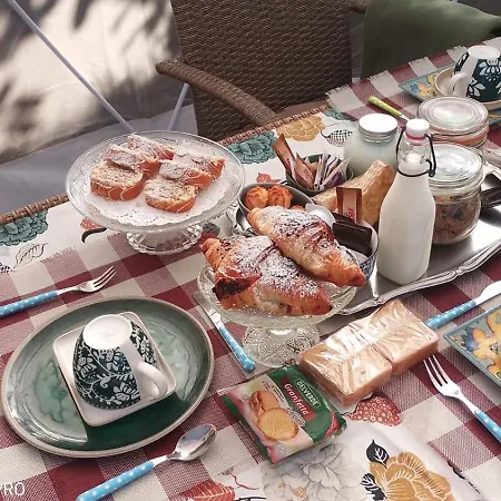 ベッド・アンド・ブレックファスト La Tana Dello Scoiattolo - Adults Only 4*